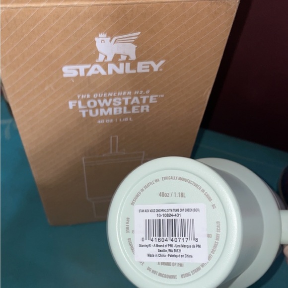 Stanley x Dani Austin Limited Edition 40z Tumbler - Green Divine - Picture 4 of 4